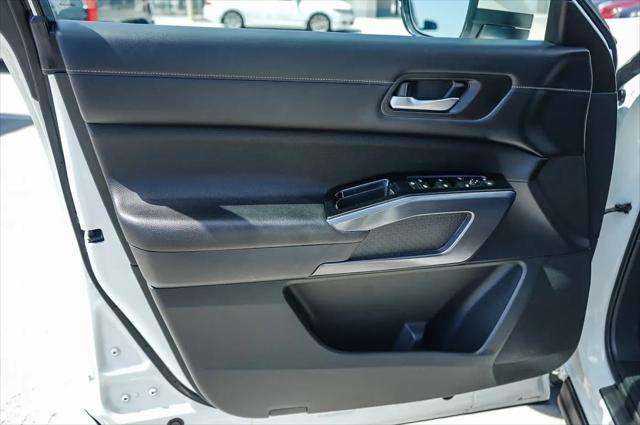 2023 Nissan Pathfinder SL FWD