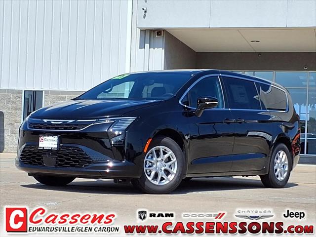 2027 Chrysler Pacifica Select for sale in Glen Carbon, IL