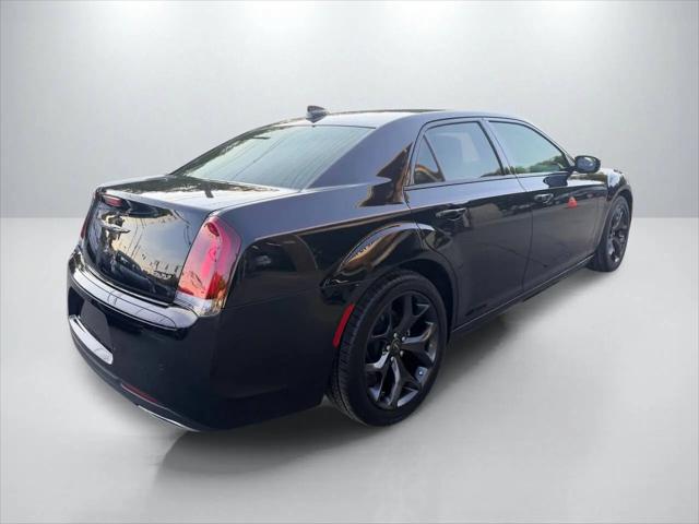 2023 Chrysler 300 Touring L