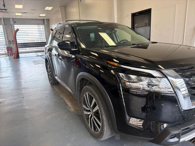2025 Nissan Pathfinder Platinum 4WD for sale near Groveport, OH