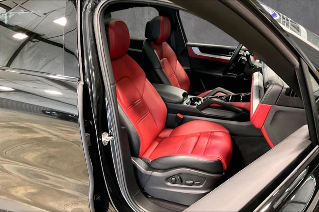 2024 Porsche Cayenne Base