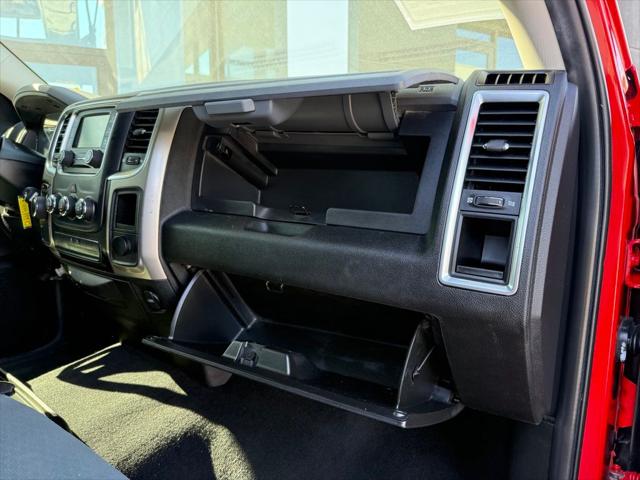 2019 Ram 1500 Classic SLT Crew Cab 4x2 64 Box