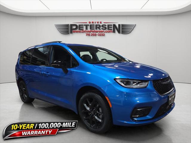 2026 Chrysler Pacifica Select AWD for sale in Waupaca, WI