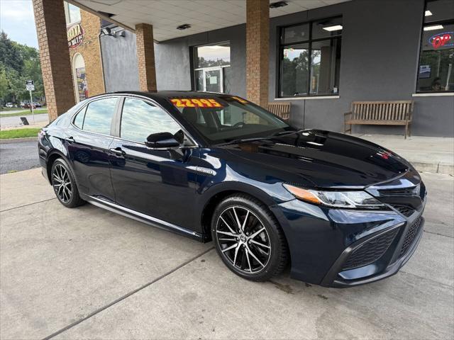 2021 Toyota Camry SE Hybrid for sale in Milwaukee, WI