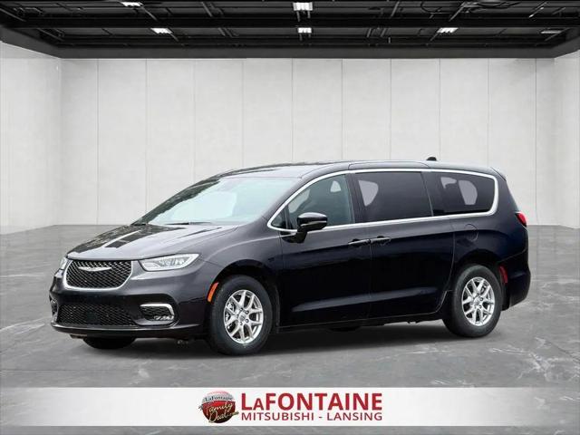 2025 Chrysler Pacifica Select for sale in Lansing, MI
