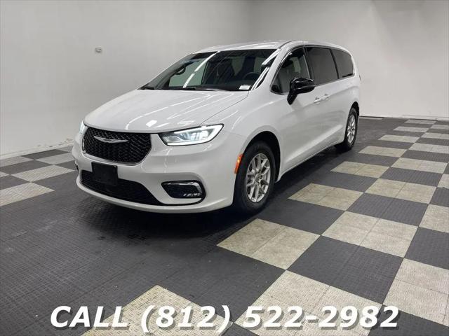 2025 Chrysler Pacifica Select for sale in Seymour, IN