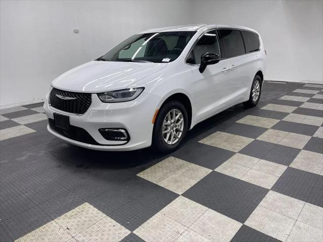 2025 Chrysler Pacifica Select for sale in Seymour, IN