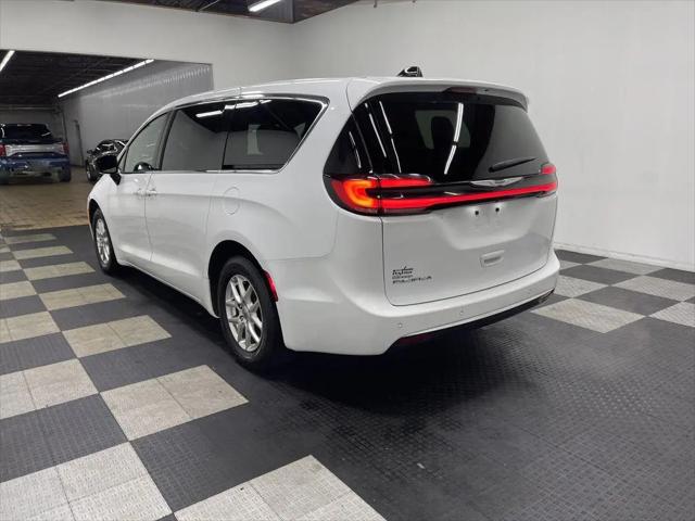 2025 Chrysler Pacifica Select for sale in Seymour, IN