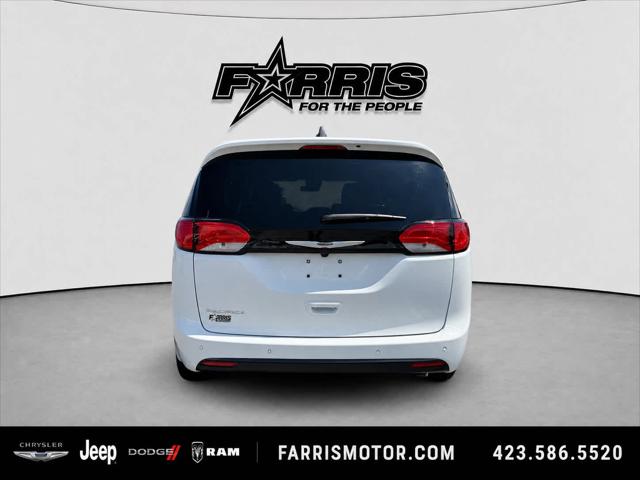 2027 Chrysler Pacifica LX