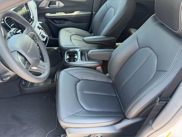 2027 Chrysler Pacifica LX