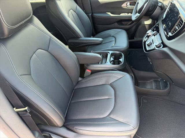 2027 Chrysler Pacifica LX