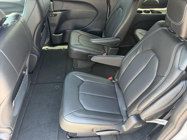 2027 Chrysler Pacifica LX