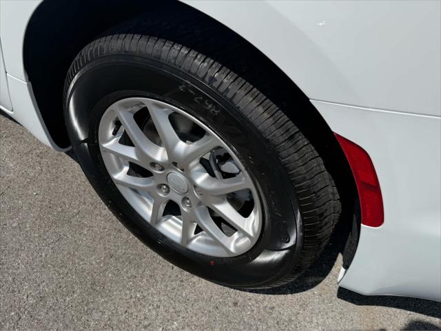 2027 Chrysler Pacifica LX