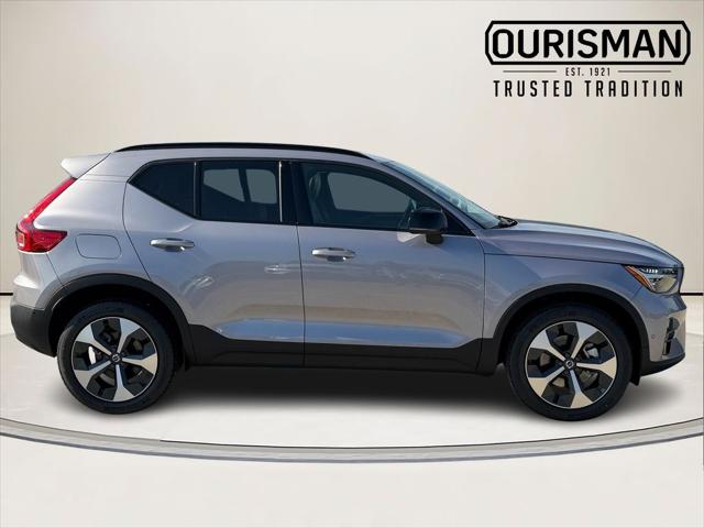 2026 Volvo XC40 Plus, B5 AWD Gas mild hybrid, Dark