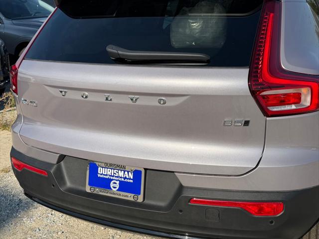 2026 Volvo XC40 Plus, B5 AWD Gas mild hybrid, Dark