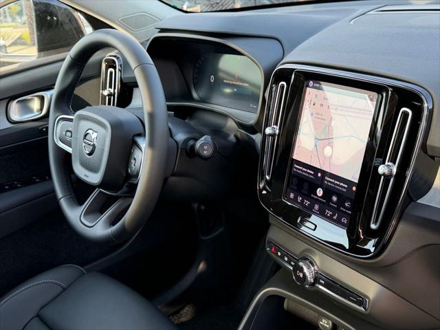 2026 Volvo XC40 Plus, B5 AWD Gas mild hybrid, Dark