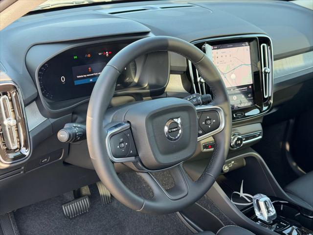 2026 Volvo XC40 Plus, B5 AWD Gas mild hybrid, Dark