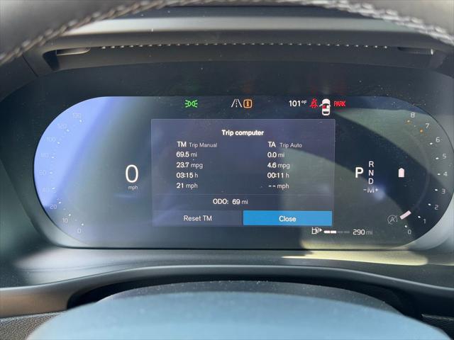 2026 Volvo XC40 Plus, B5 AWD Gas mild hybrid, Dark