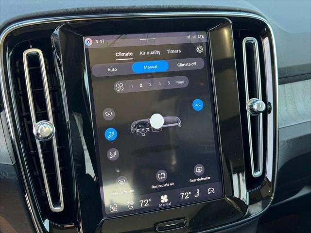 2026 Volvo XC40 Plus, B5 AWD Gas mild hybrid, Dark