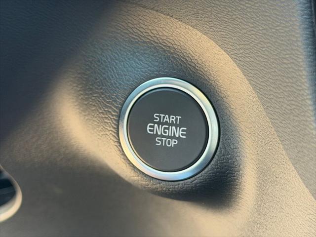 2026 Volvo XC40 Plus, B5 AWD Gas mild hybrid, Dark