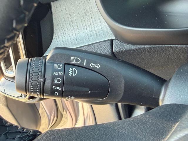 2026 Volvo XC40 Plus, B5 AWD Gas mild hybrid, Dark