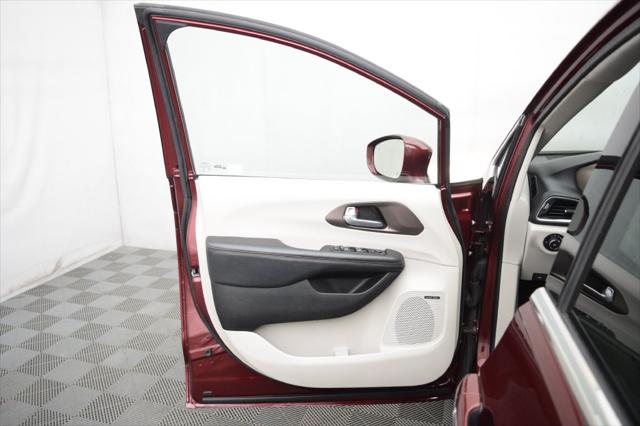2017 Chrysler Pacifica Touring-L Plus