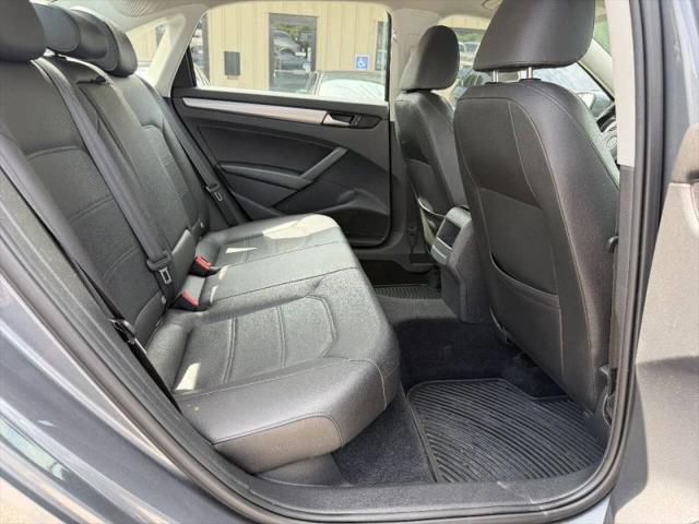 2014 Volkswagen Passat 2.5L Wolfsburg Edition