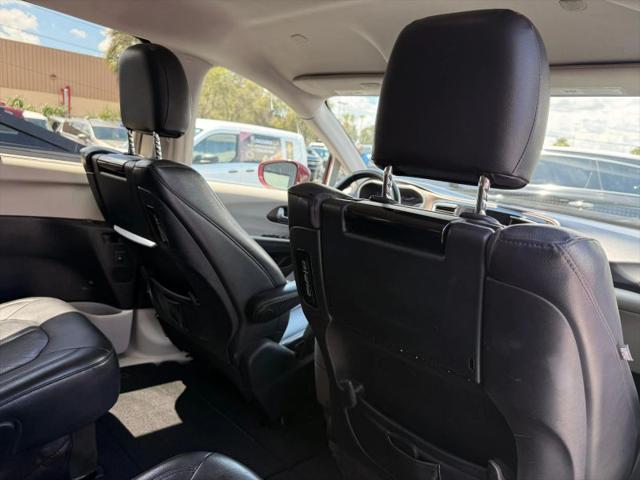 2017 Chrysler Pacifica Touring-L Plus