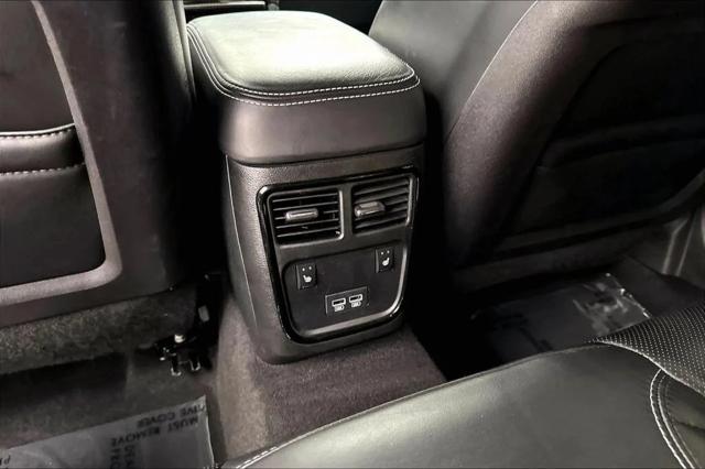 2023 Chrysler 300 300C