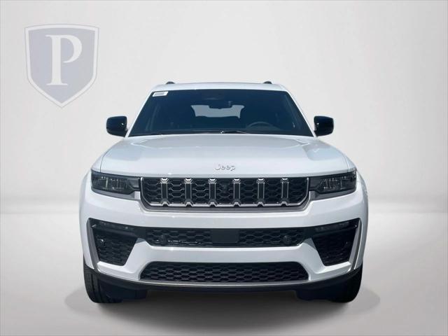 New 2026 Bright White Clear-Coat Exterior Paint Jeep Limited image 3