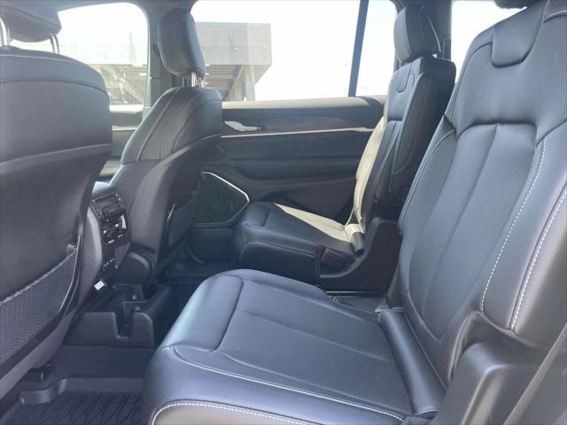 New 2026 Bright White Clear-Coat Exterior Paint Jeep Limited image 20