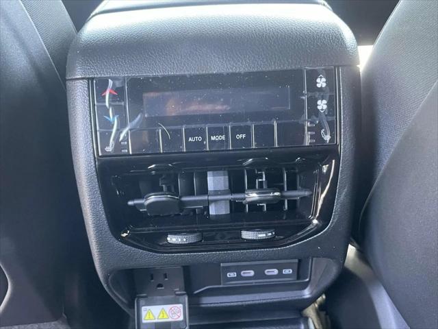 New 2026 Bright White Clear-Coat Exterior Paint Jeep Limited image 22