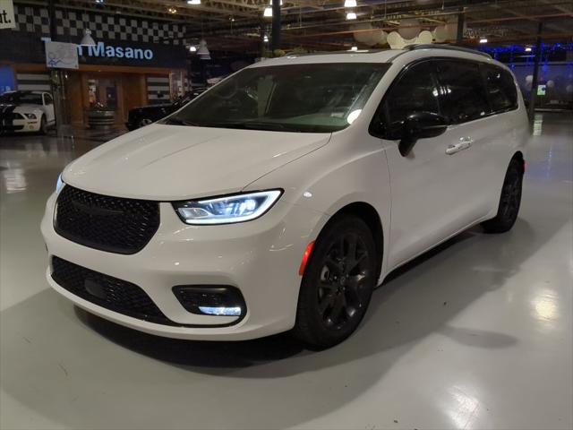 2025 Chrysler Pacifica Limited for sale in Reading, PA