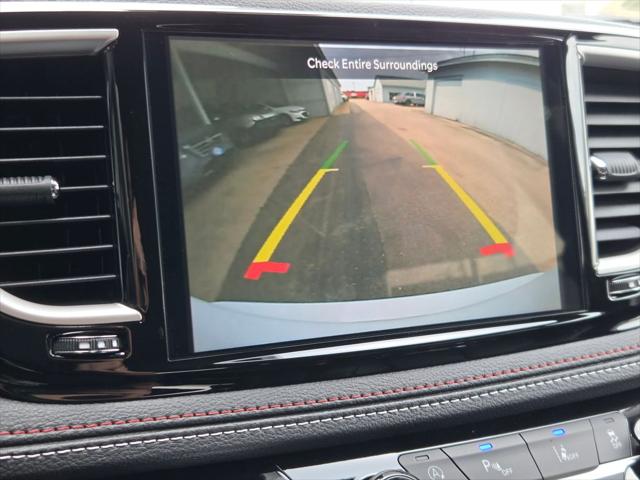2027 Chrysler Pacifica Select