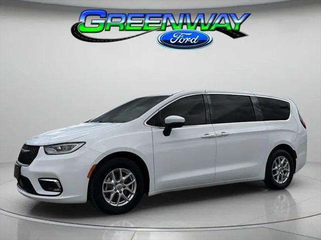 2023 Chrysler Pacifica Touring L for sale in Orlando, FL