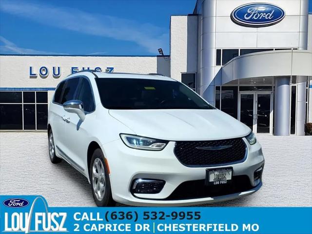 2021 Chrysler Pacifica Hybrid Limited for sale in Chesterfield, MO