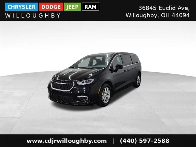 2026 Chrysler Pacifica Select for sale in Willoughby, OH