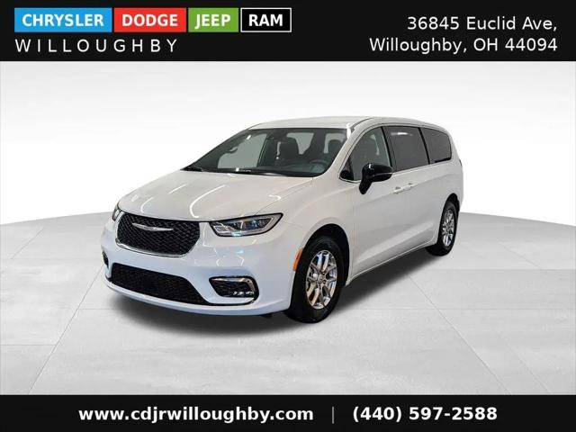 2025 Chrysler Pacifica Select for sale in Willoughby, OH