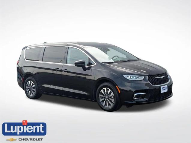 2023 Chrysler Pacifica Hybrid Touring L for sale in Bloomington, MN