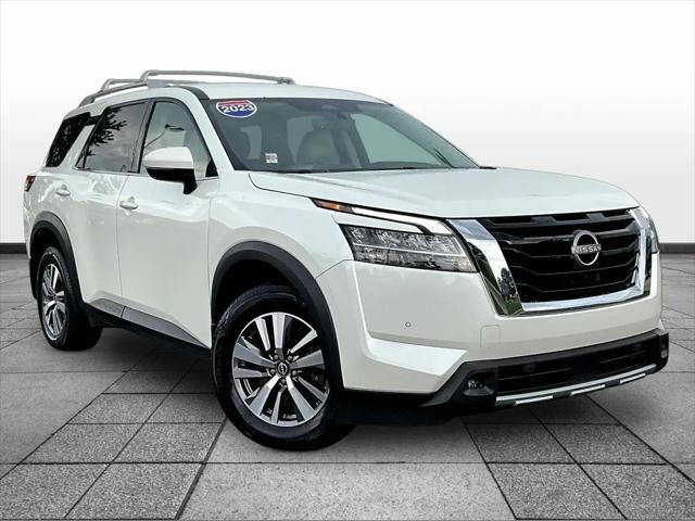 2023 Nissan Pathfinder SL 4WD for sale in Janesville, WI