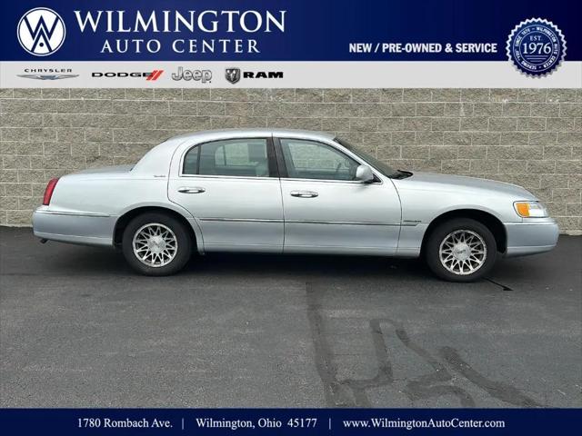 2001 Lincoln Town Car Signature for sale near Wilmington, OH