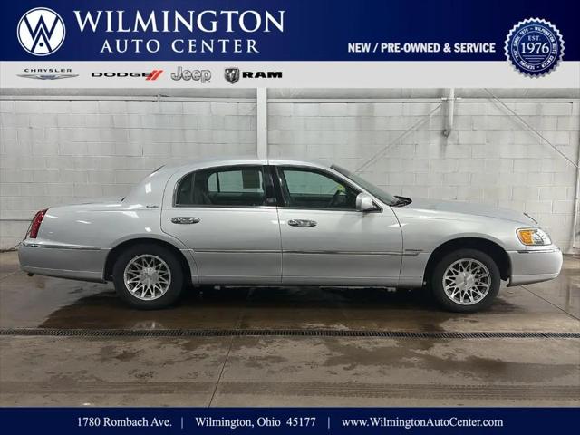 2001 Lincoln Town Car Signature for sale near Wilmington, OH