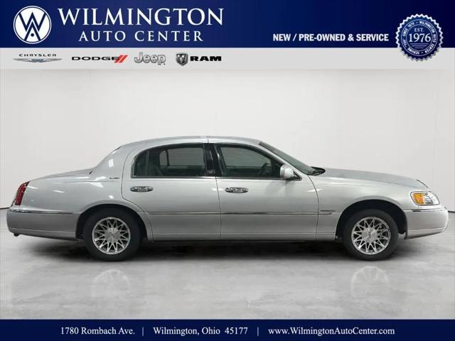 2001 Lincoln Town Car Signature for sale near Wilmington, OH