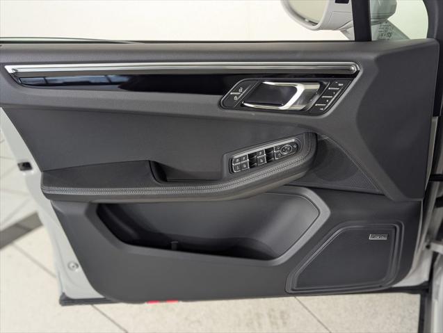 2026 Porsche Macan Unknown
