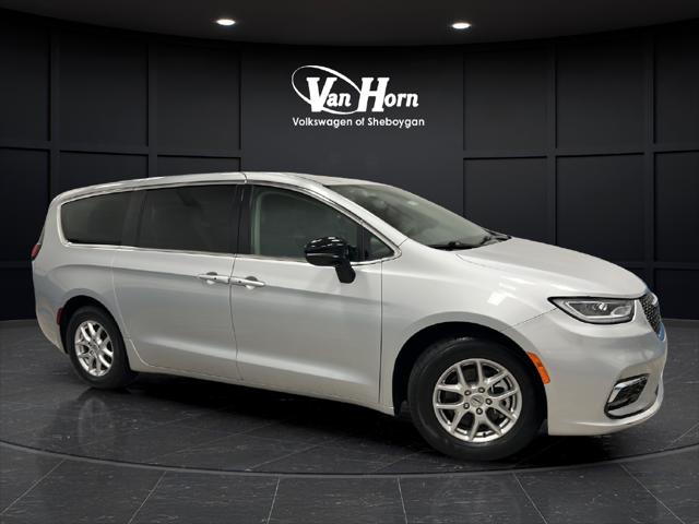 2024 Chrysler Pacifica Touring L for sale in Sheboygan, WI