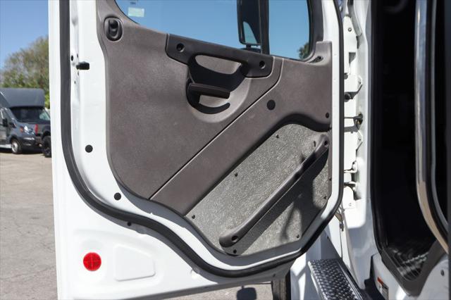 2021 Freightliner M2 106