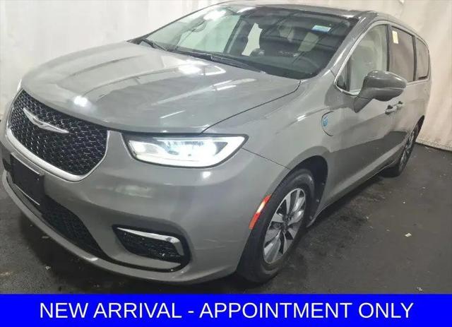 2022 Chrysler Pacifica Hybrid Touring L for sale in Denton, TX
