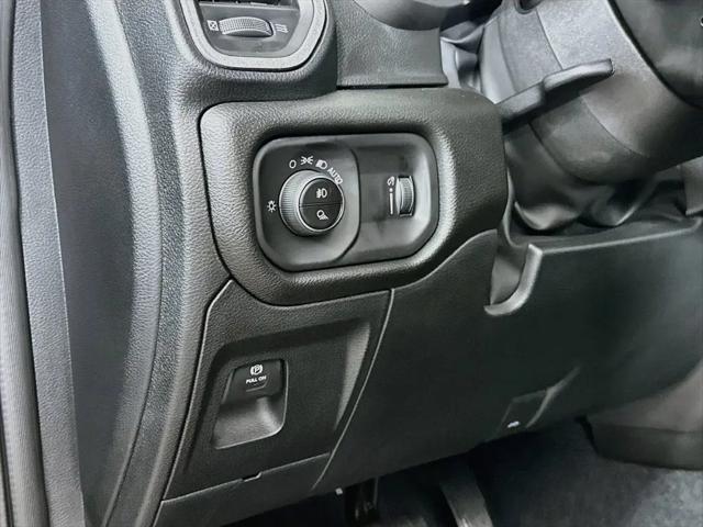 2026 Ram 1500 Express Crew Cab 4x4 57 Box