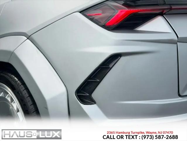 2021 Lamborghini Urus Standard