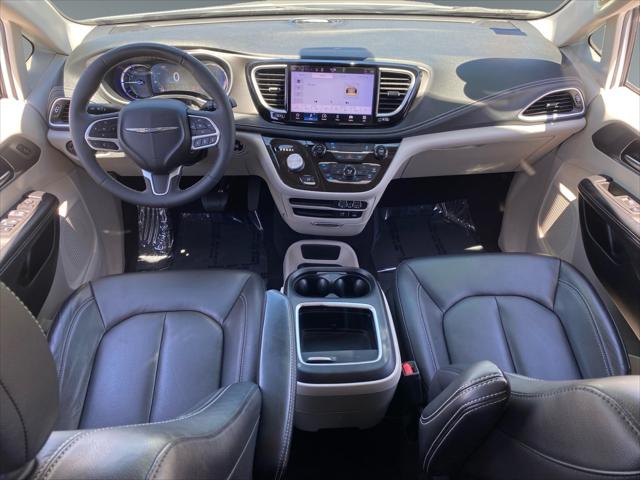 2022 Chrysler Pacifica Hybrid Touring L